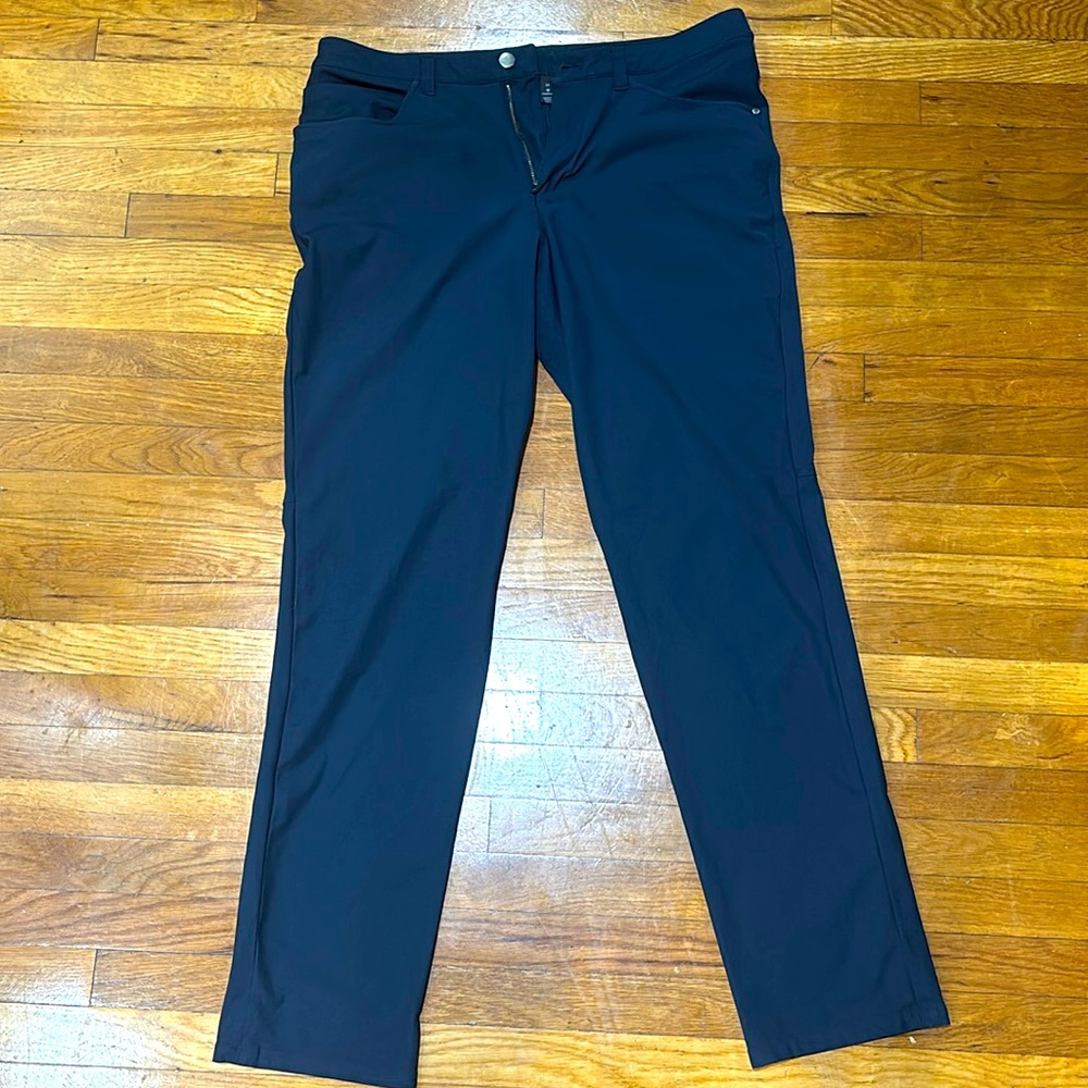 Men’s lululemon size 34 navy blue pants.